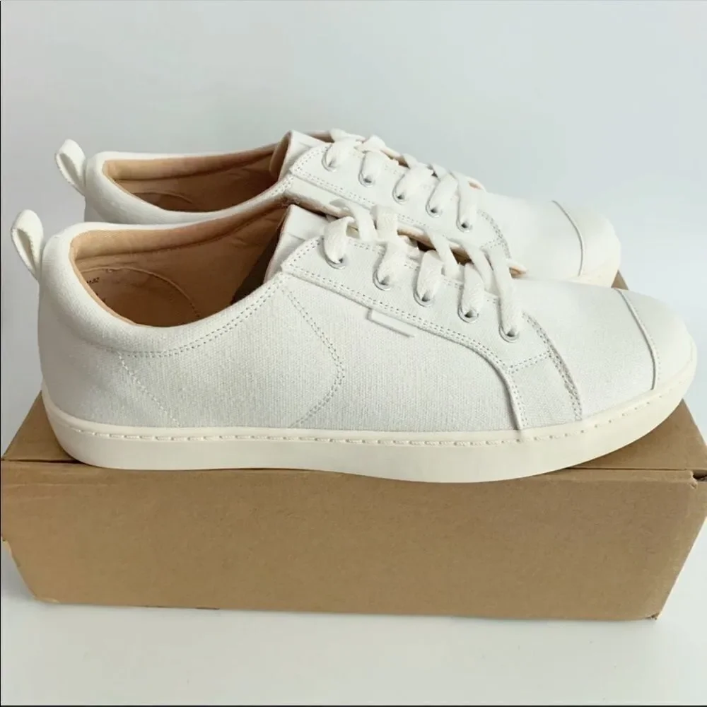 Journee Meesh Sneakers